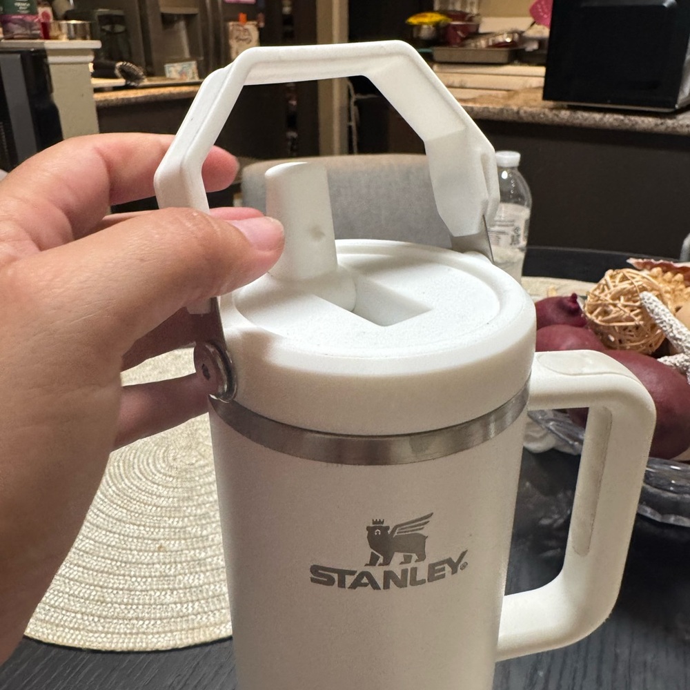 Stanley Classic White Travel Mug - Picture 2 of 4